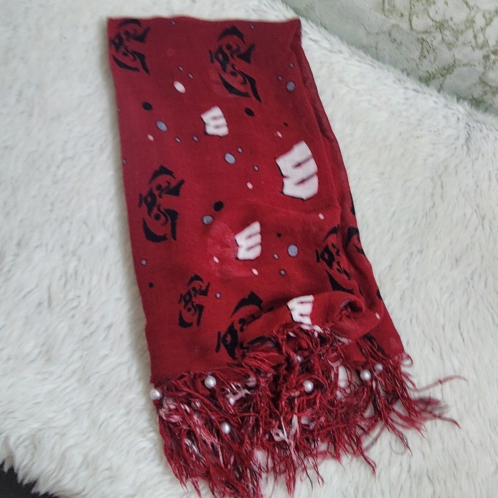 Wisconsin Badgers Infinity Scarf - Picture 2 of 8